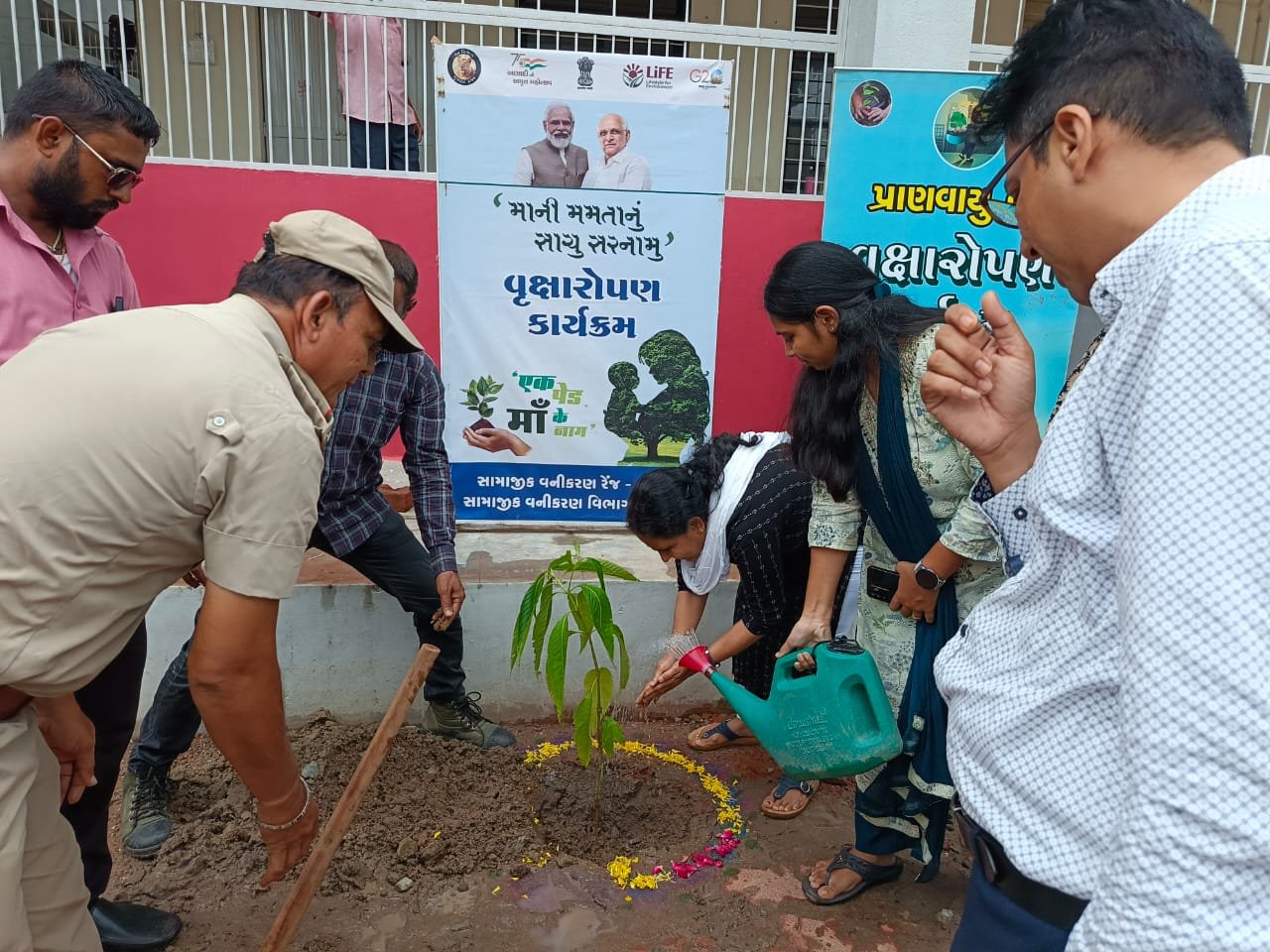જિલ્લા વિકાસ અધિકારી શ્રી મમતાબેન હિરપરા ની વિશેષ ઉપસ્થિતિ માં 'સ્વચ્છતા હી સેવા' કાર્યક્રમ — ફોટો 3